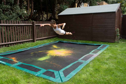 gymnastic-trampoline-backyard